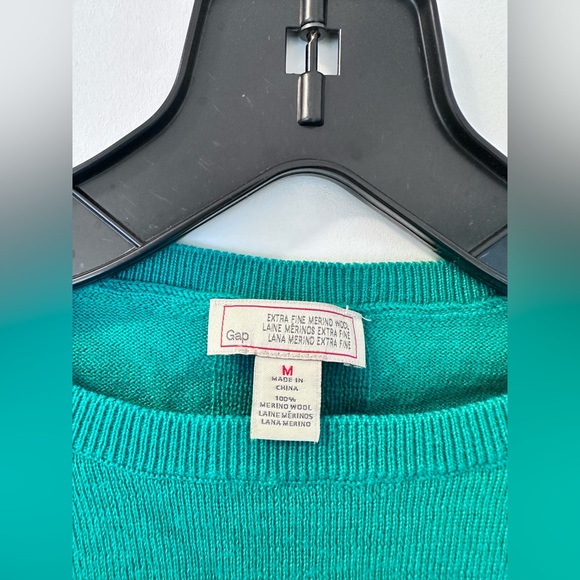 Gap sweater 100% extra fine marine wool,  like new condition - Picture 3 of 7